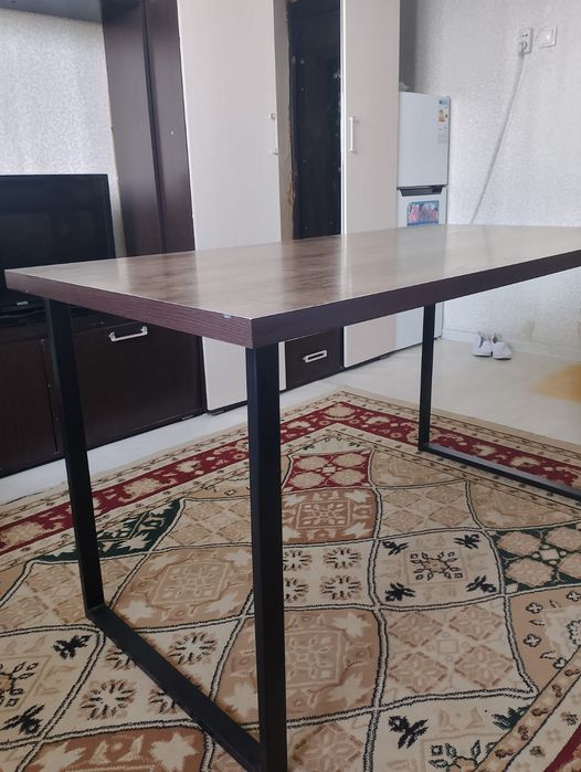 Срочно продам стол