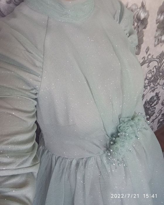 Zamonaviy oqshom libosi