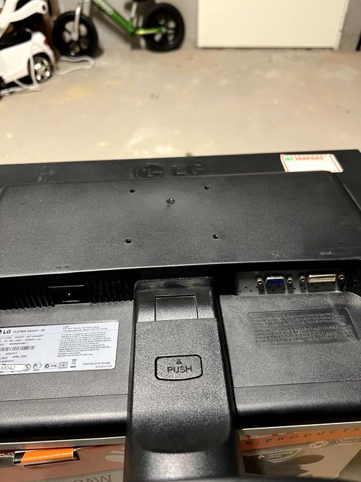 Монитори  LG Flatron W2242T-SF 22-Inc / 50лв-бройката