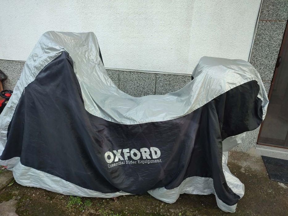 Скутер Yamaha Xmax 250 плюс покривало и каска