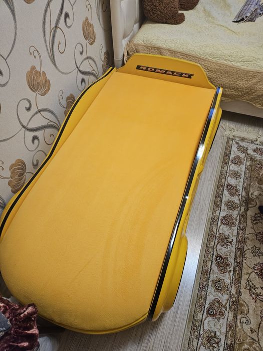Детская кровать машинка.