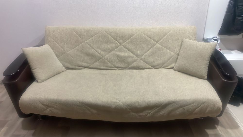 Продается диван. Продаетя диван