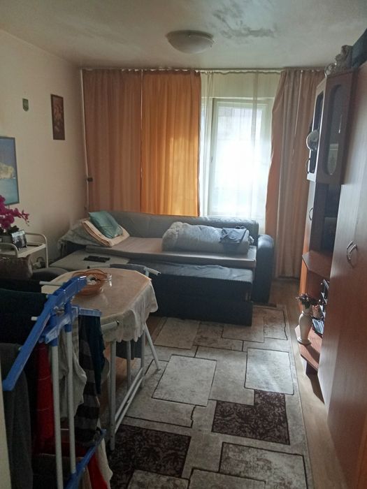 Vând garsonieră in Deva zona progresul la  parter.