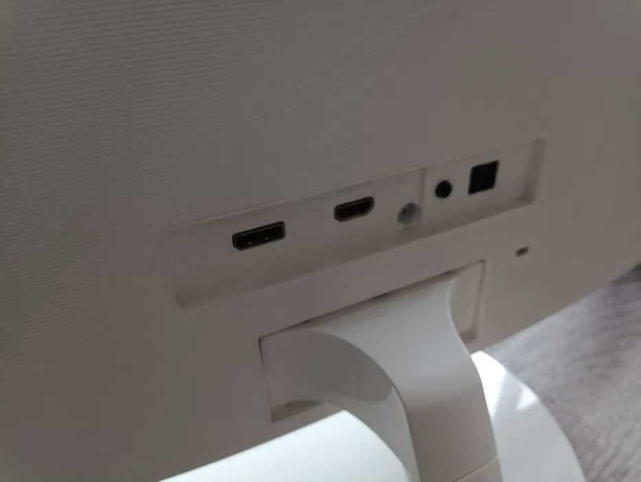 Монитор Samsung 32 дюйма FullHD