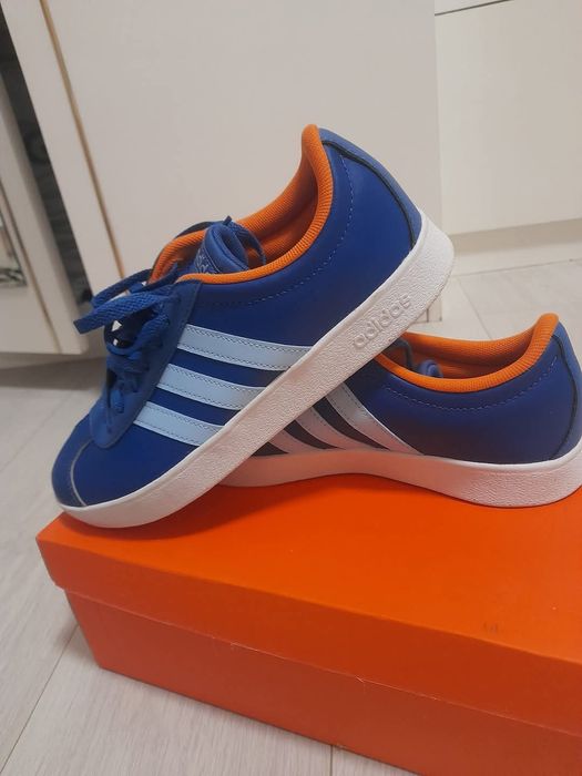 Чисто нови адидас