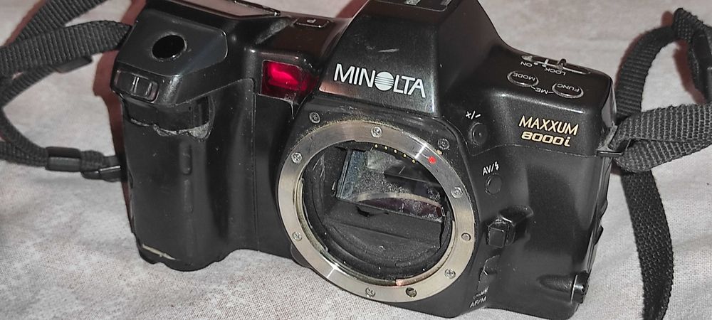 Body MINOLTA MAXXUM 8000 I -  pt piese sau veioza sau buy back