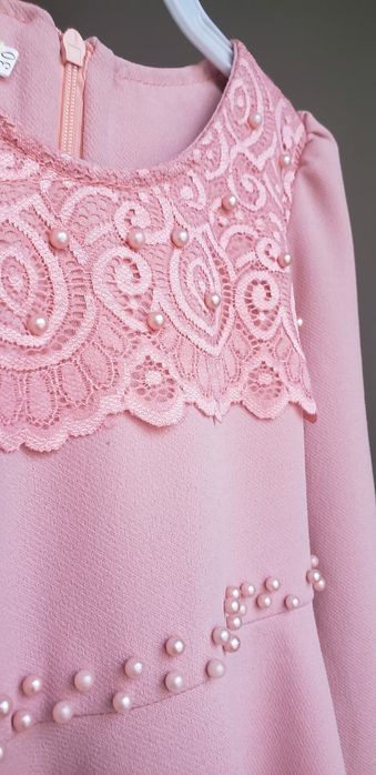 Два платья на девочку 4-5 лет. Оба за 3000