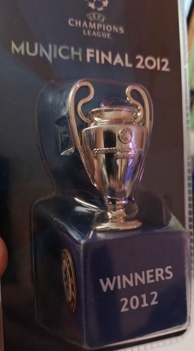 Оригинальный мини кубок лиги чемпионов уефа срочно 2012г chelsea