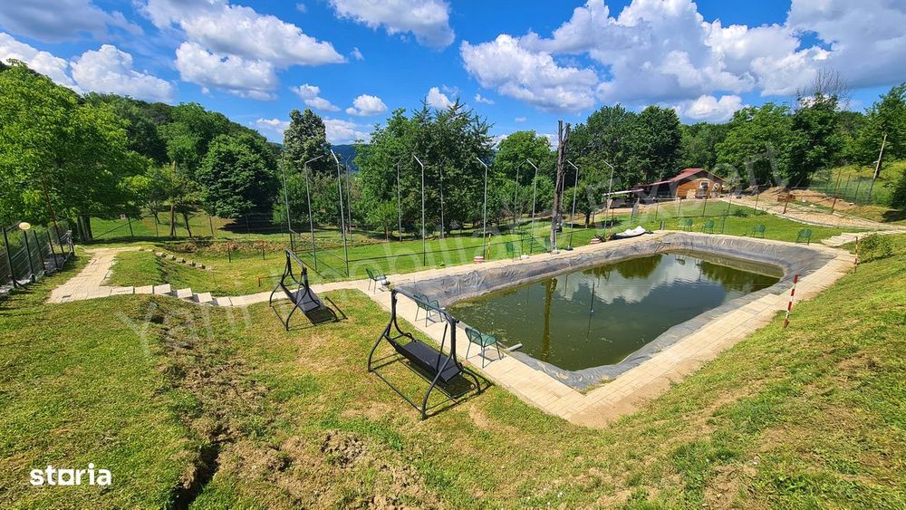 Complex turistic de vânzare în Curtea de Argeș.