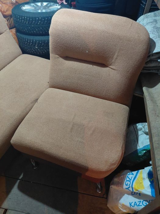 Продам диван. В хорошем состоянии.