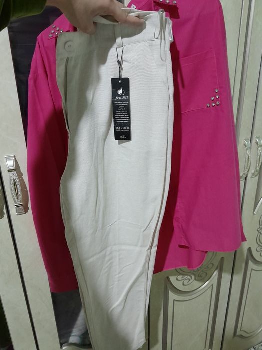 Turkiyaniki Shim sotiladi.Materiali Lion razmeri 40 ozģin qizlaga mos