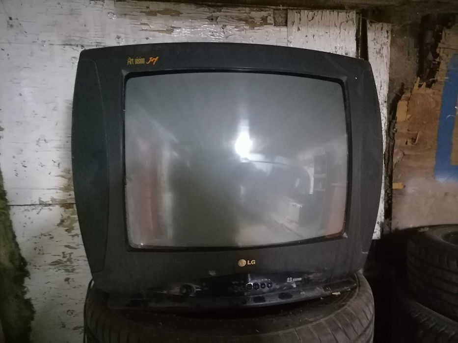 Телевизор LG отдам даром