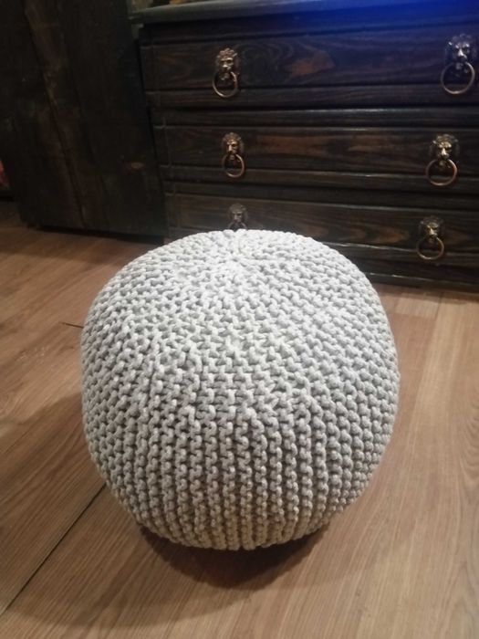 Плетен        пуф