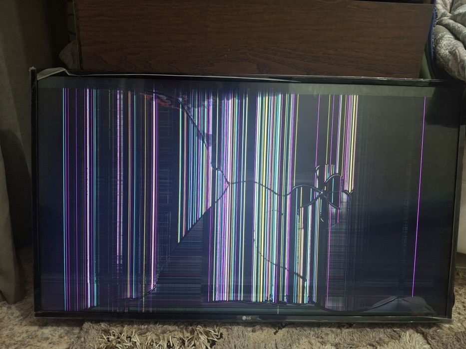 Разбитый телевизор LG