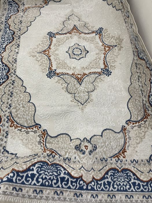 Продам новый ковер.