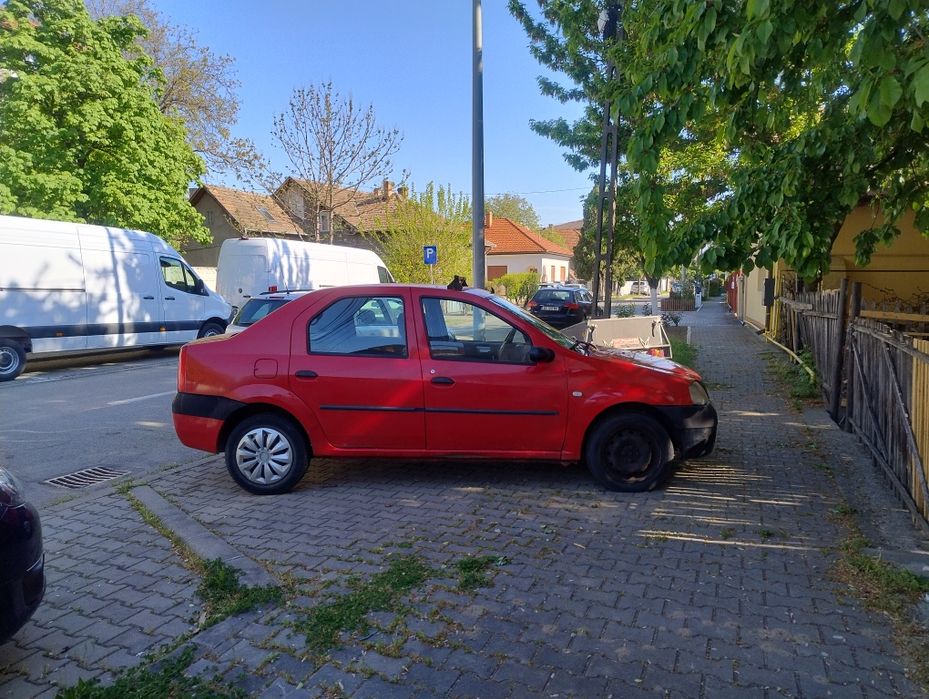 Vând Dacia Logan