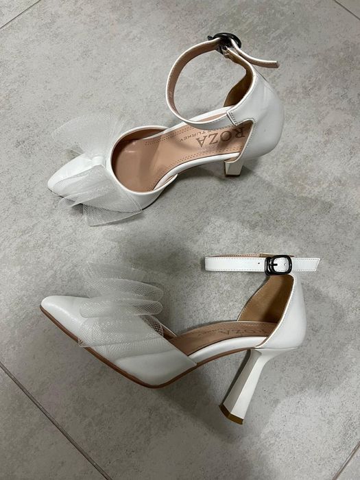 Белые вечерние туфли