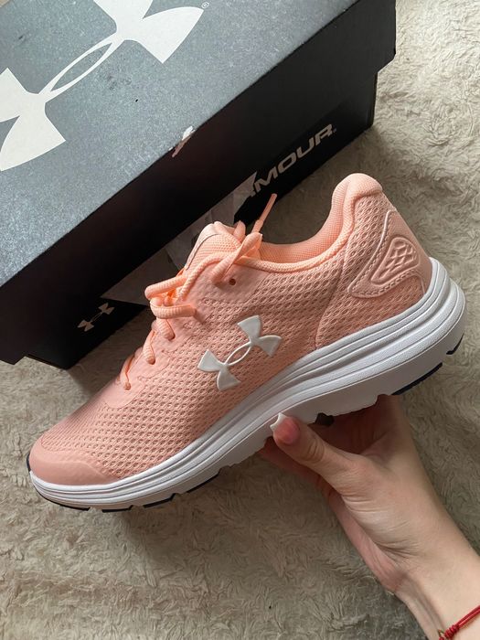 Спортни маратонки under armour