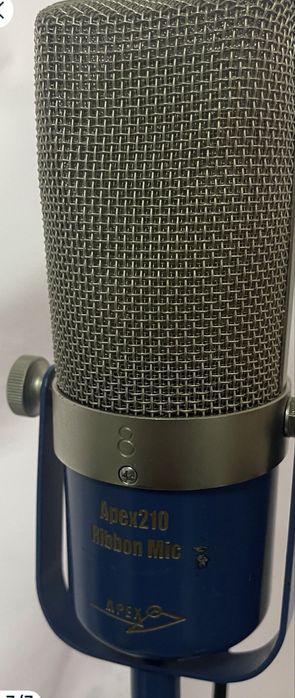 Vând două microfoane cu bandă model Apex 210