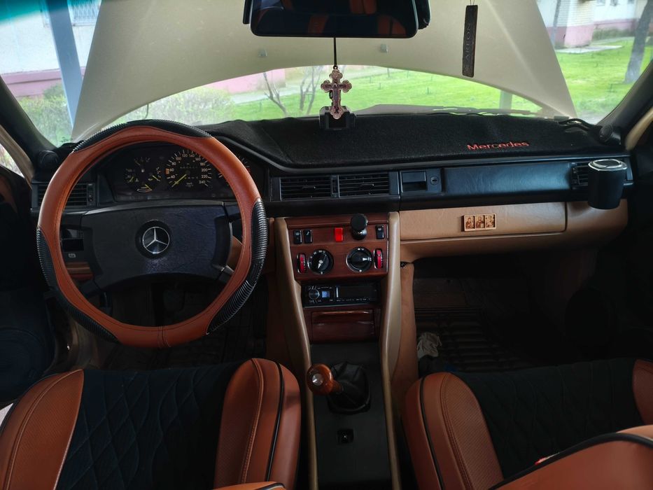 Mercedes-Benz E 320 1988 — 6