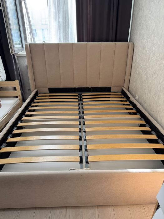 Продается кровать 1,6 м