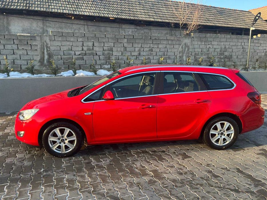 Vând Opel Astra J Sports Tourer 2.0 Cdti 160CP Euro 5 2011