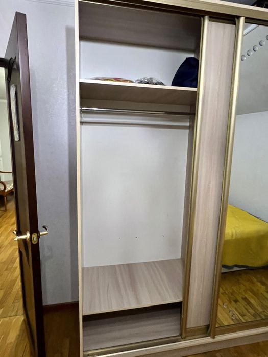 Продам шкаф с раздвижными дверями