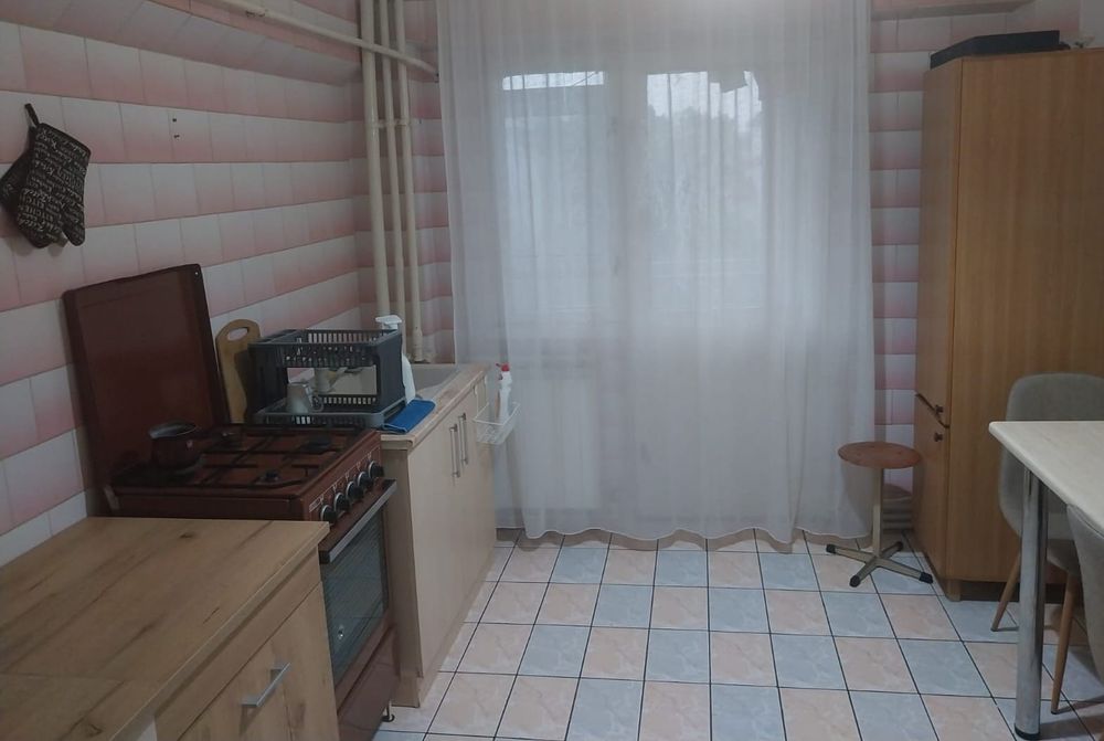 Inchiriez apartament