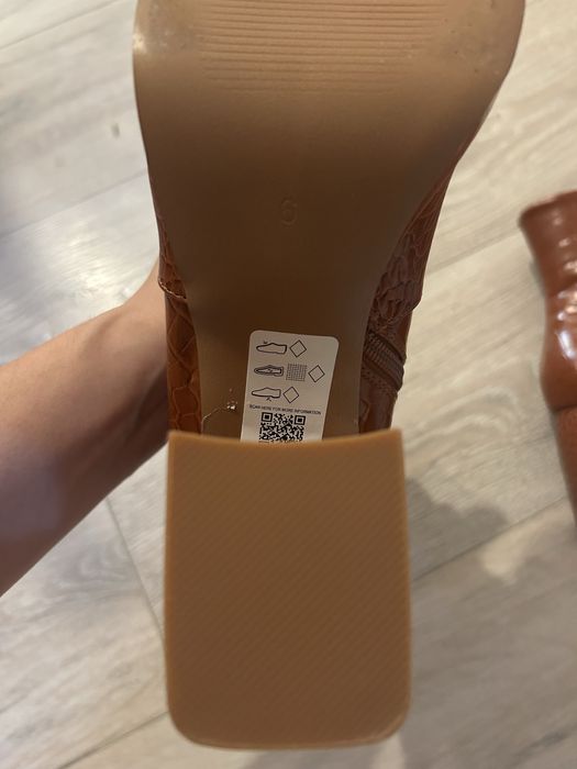 Обувки - Боти - чисто нови !