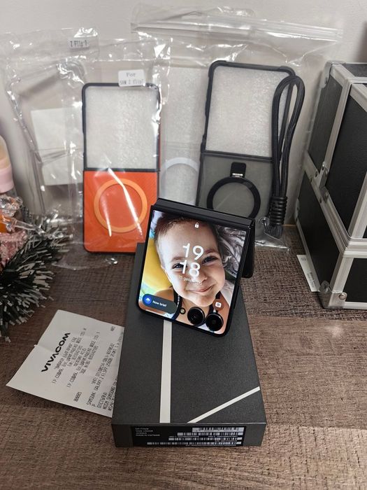 Samsung Galazy Z Flip 7 с  2 години гаранция