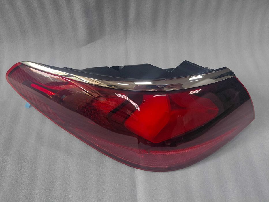 A214/9065502 Original Нов ляв стоп Mercedes W214 Sedan Europa