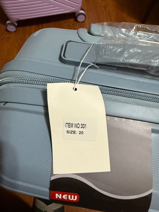 Чемодан для путешествия с замком