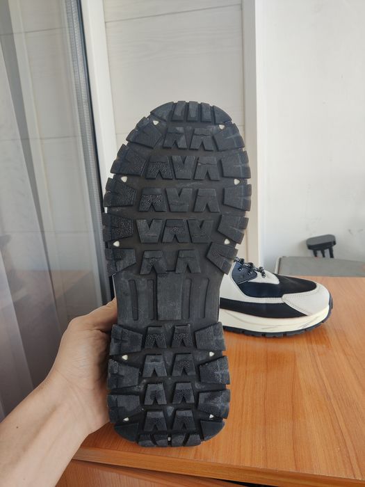 Кроссовки новые одевались один раз