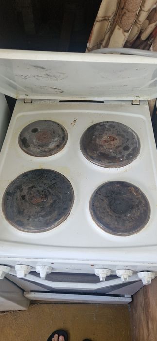 Продам электро плиту