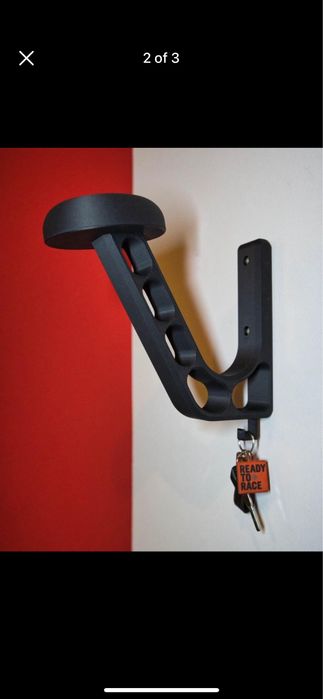 Закачалка за мото каска