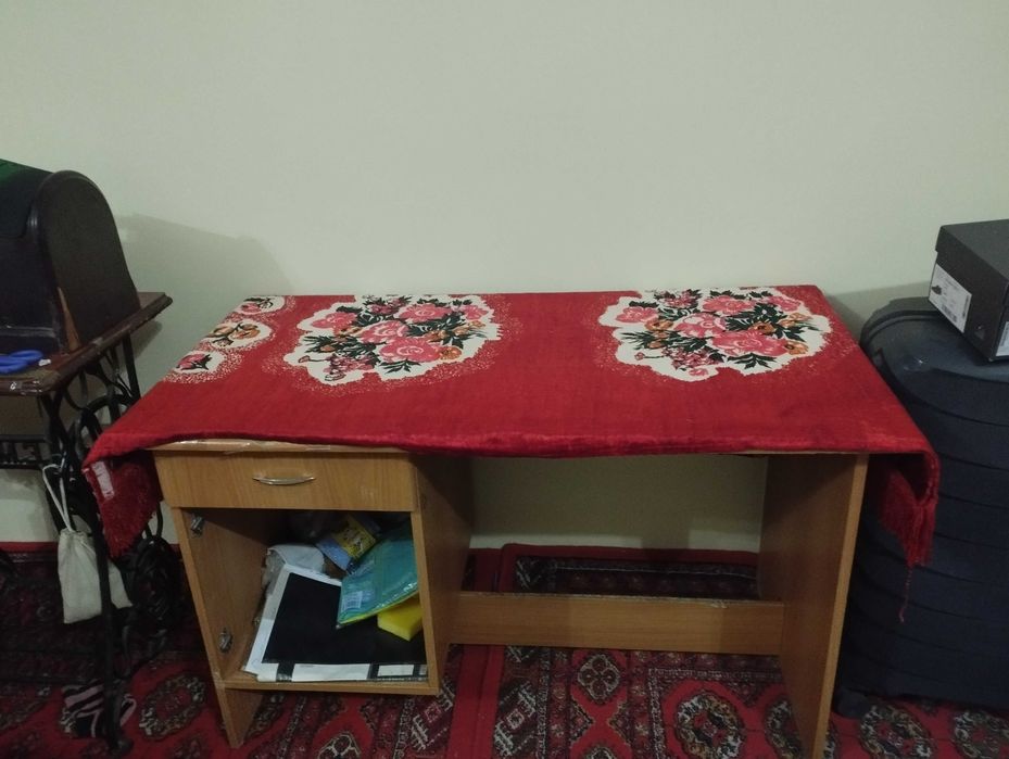 Стол сотилади Урганч шахар дехкон бозор ёнда