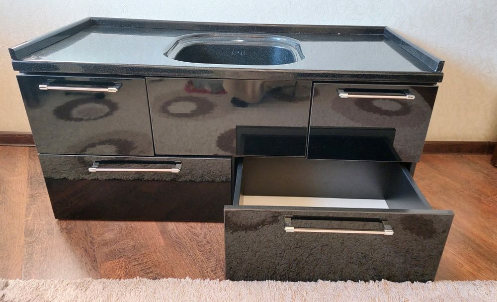 Умывальник из керамагранита с тумбой