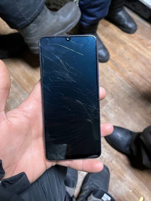 Продам срочно телефон Samsung A32