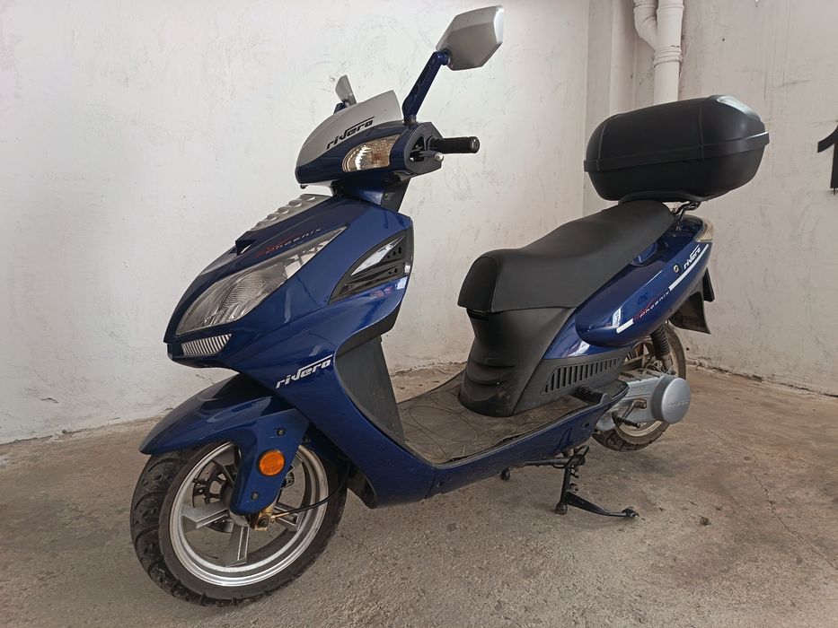 Scuter Rivero 125 cu răcire pe aer