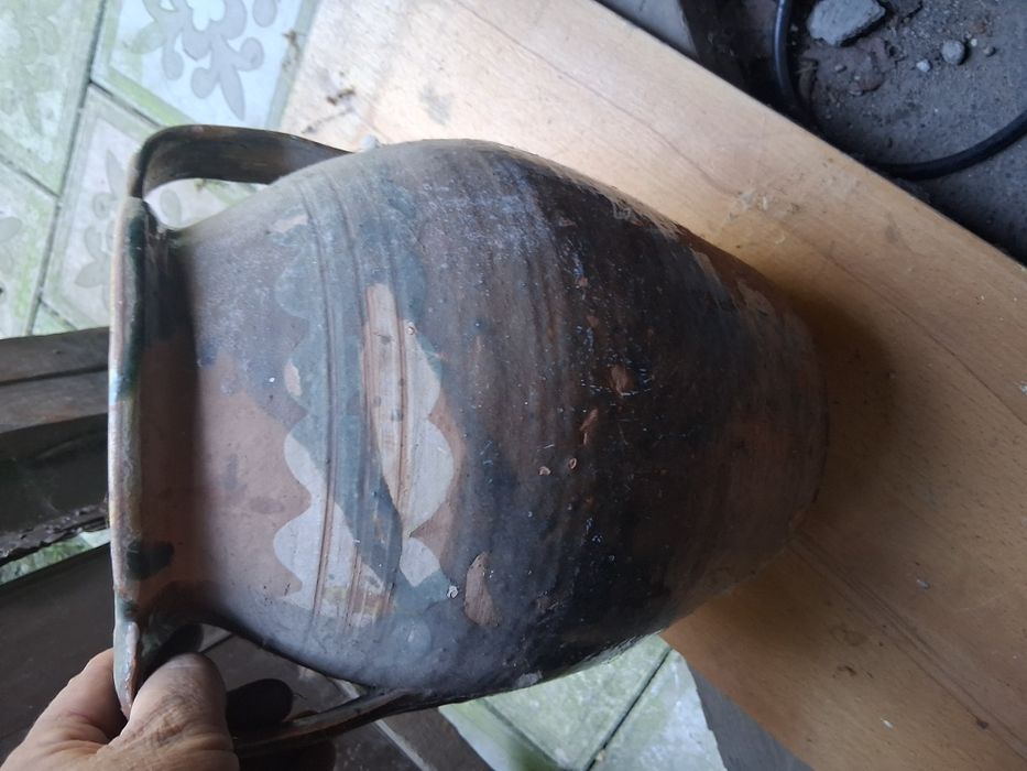 Vint vase de lut foarte vechi mai mult de 35 ani