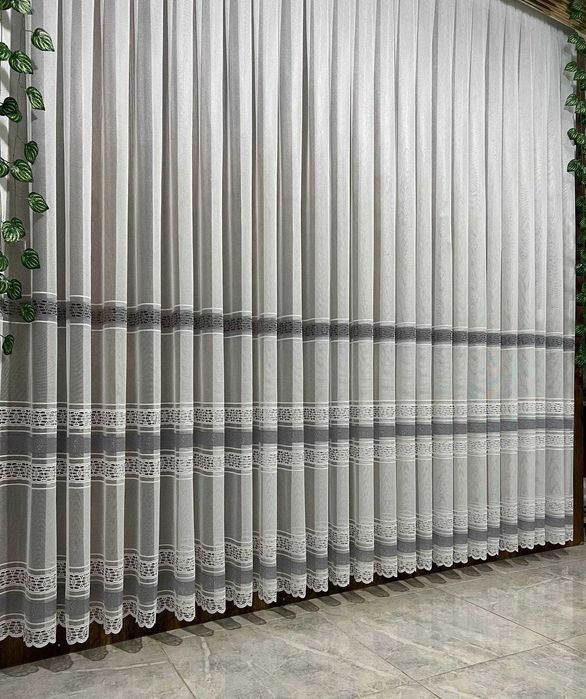 Тънко перде със сребриста декоративна лента и фина дантела - код 111