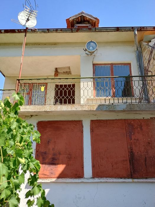 Къща с двор с.Изворско