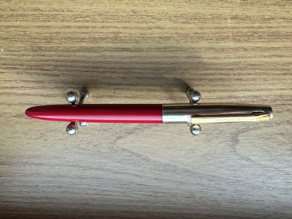 Stilou chinezesc rosu