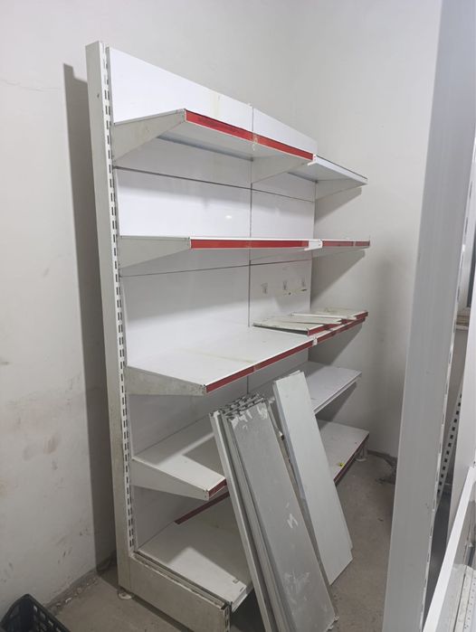 Стеллажи, витрины