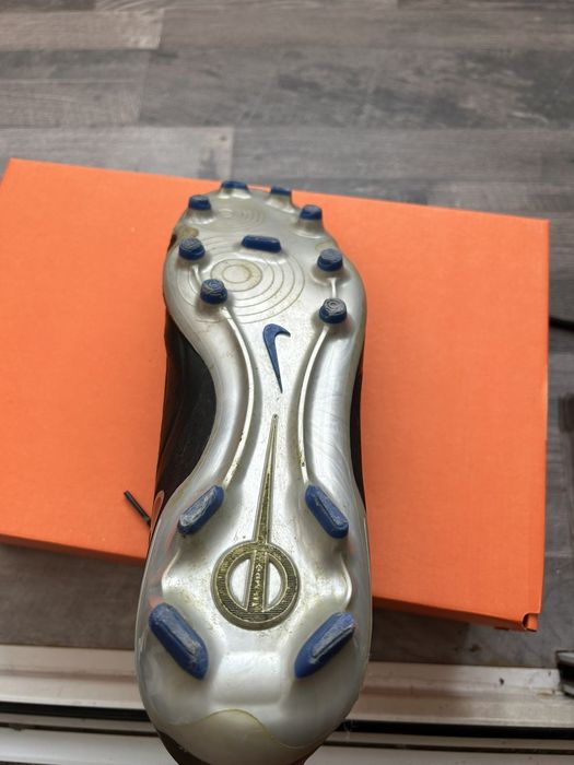 Продавам обувки NIKE  Jr. Tiempo Legend 10 Club