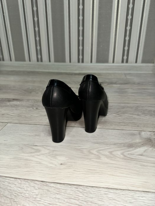 Срочно продам туфли