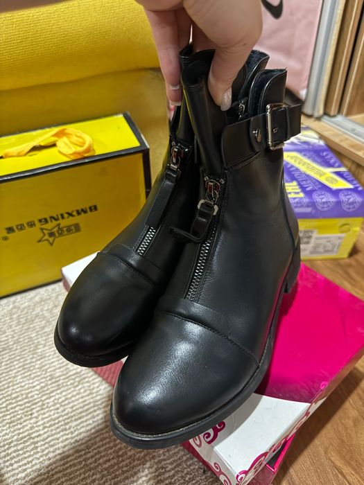 Женские сапожки с замком