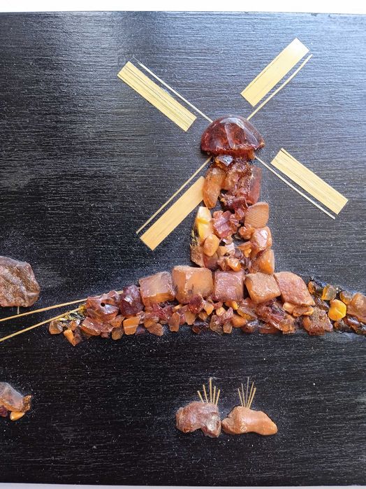 Картина с балтийски кехлибар на дърво 16*24.5 см