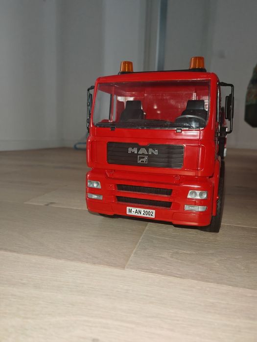 Autocamion Bruder cu încărcător Manitou