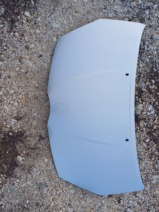 Преден капак за Тойота корола версо 2006 година